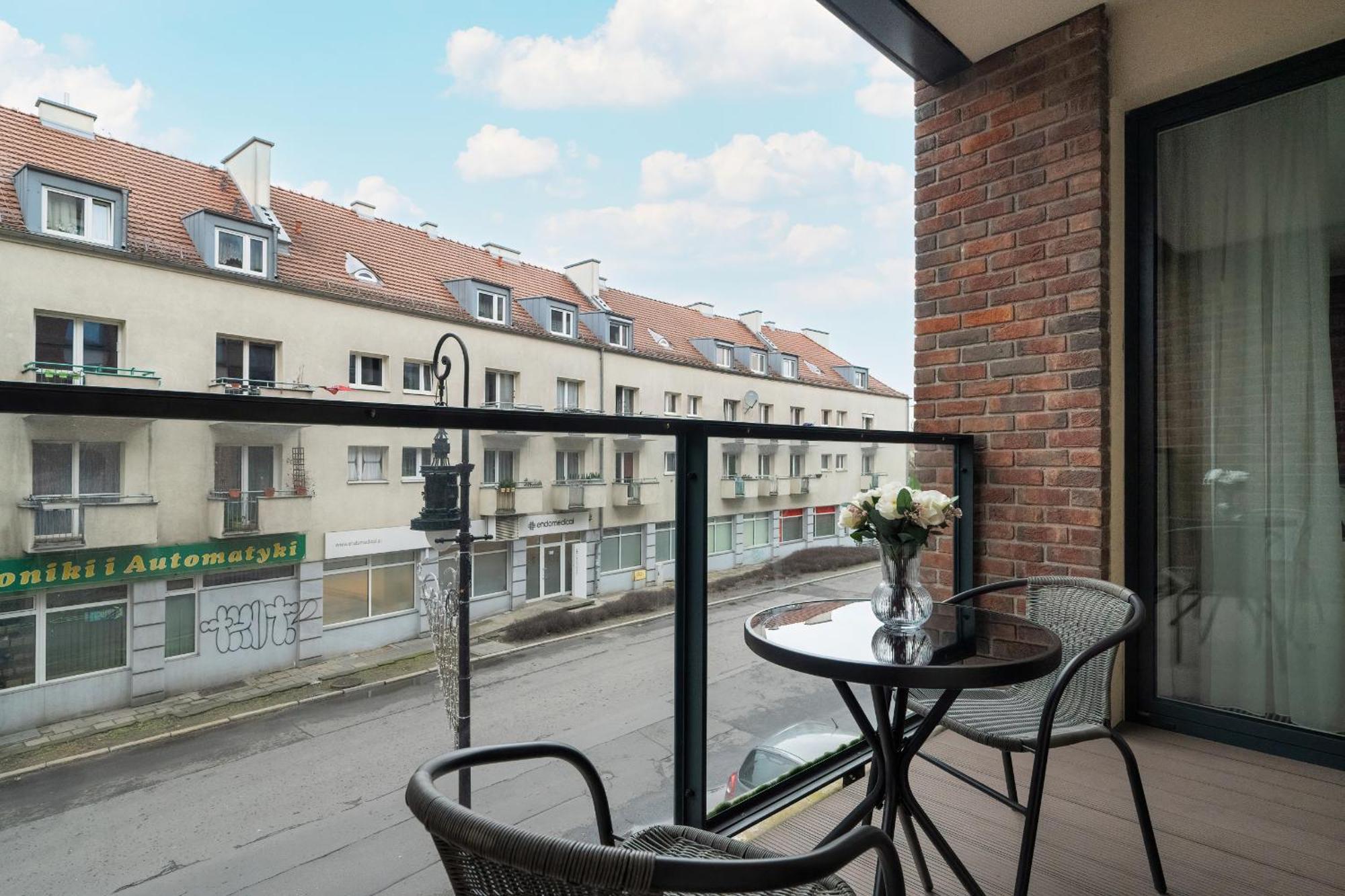 Apartment With Balcony And Free Parking In Poznan By Noclegi Renters Zewnętrze zdjęcie