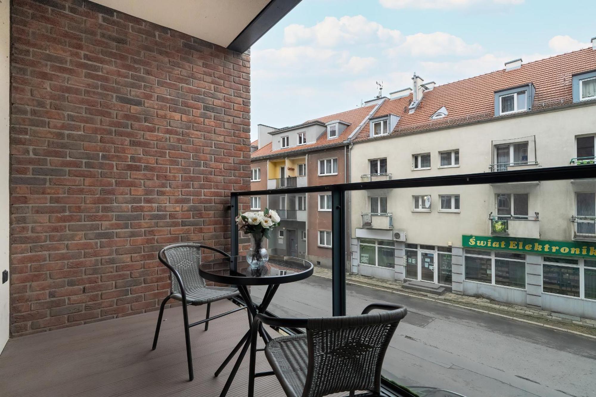 Apartment With Balcony And Free Parking In Poznan By Noclegi Renters Zewnętrze zdjęcie